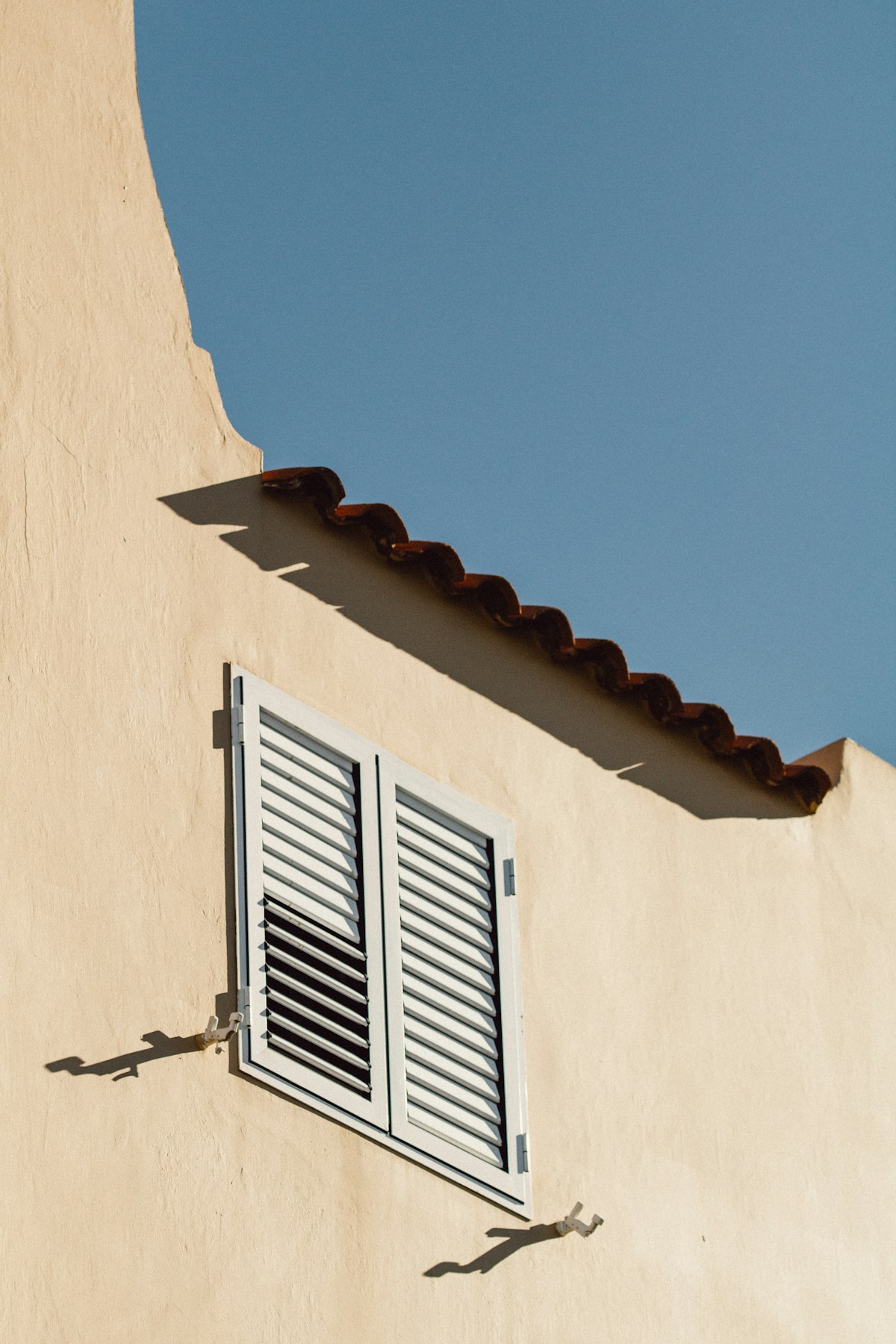 Compraste una casa en Ceuta con defectos ocultos: qué puedes reclamar